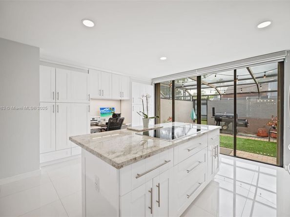 11318 NW 16th St, Pembroke Pines FL 33026