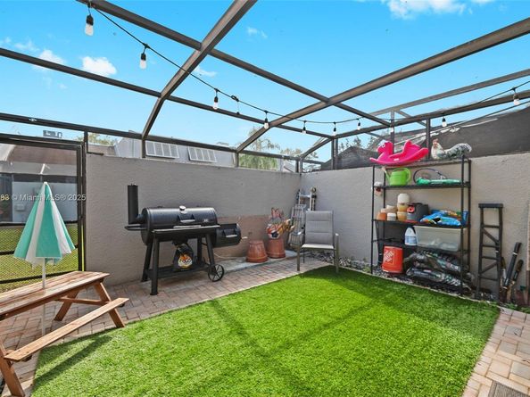 11318 NW 16th St, Pembroke Pines FL 33026