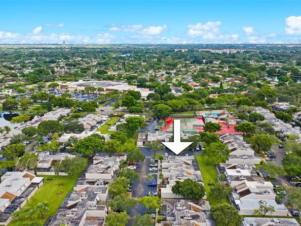 11318 NW 16th St, Pembroke Pines FL 33026
