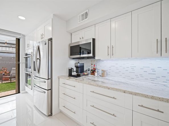 11318 NW 16th St, Pembroke Pines FL 33026