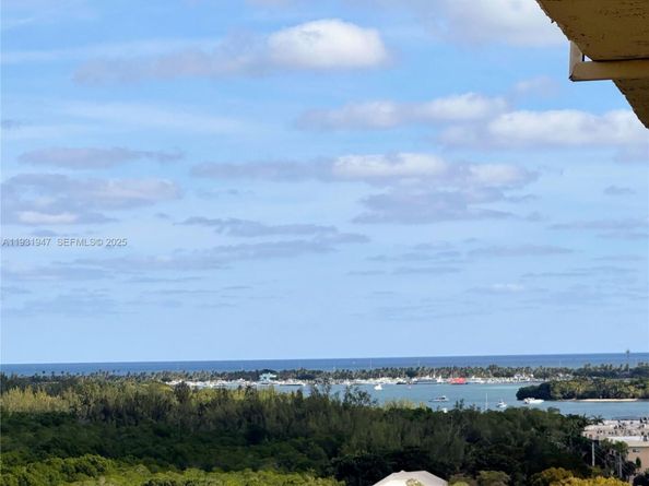 2350 NE 135th St 1501, North Miami FL 33181