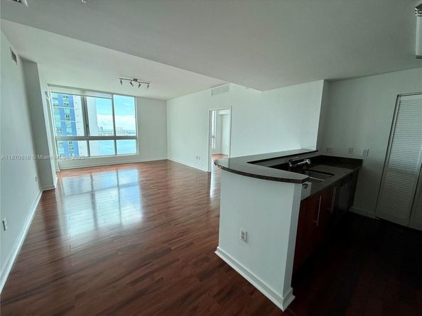 300 S Biscayne Blvd T3014, Miami FL 33131