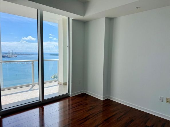 300 S Biscayne Blvd T3014, Miami FL 33131