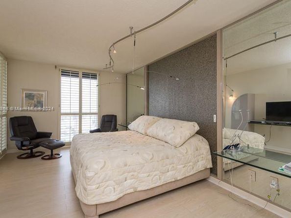 21205 Yacht Club Dr 3209, Aventura FL 33180