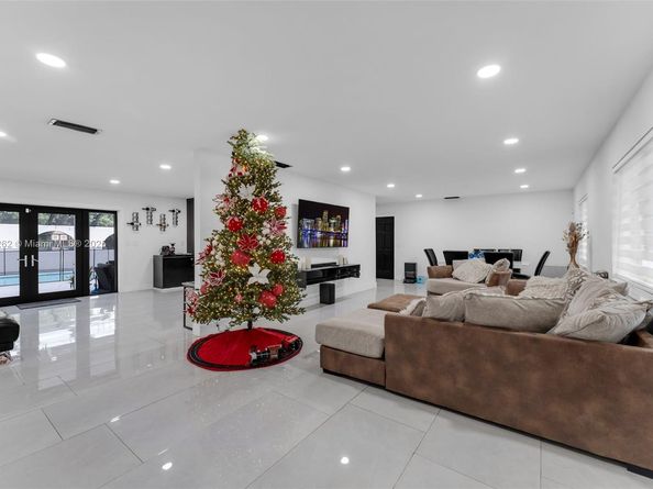 551 SW 127th Ave, Miami FL 33184