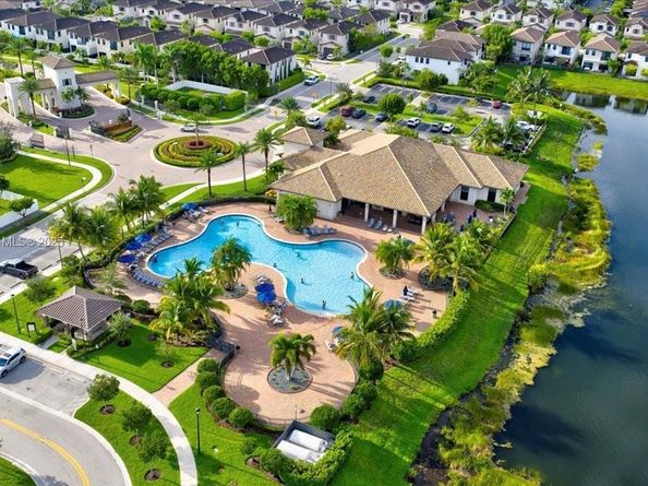9287 W 33rd Ln, Hialeah FL 33018