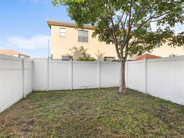 9287 W 33rd Ln, Hialeah FL 33018