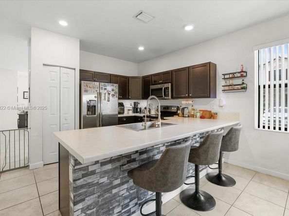 9287 W 33rd Ln, Hialeah FL 33018