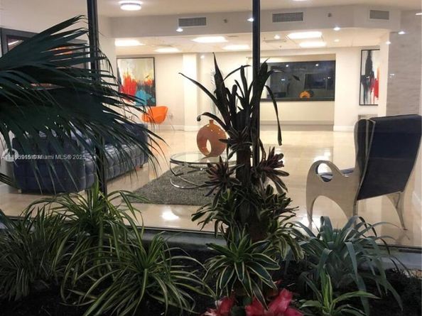 919 Hillcrest Dr 306, Hollywood FL 33021
