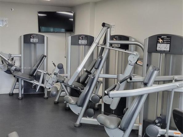 919 Hillcrest Dr 306, Hollywood FL 33021