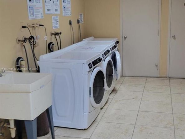 919 Hillcrest Dr 306, Hollywood FL 33021