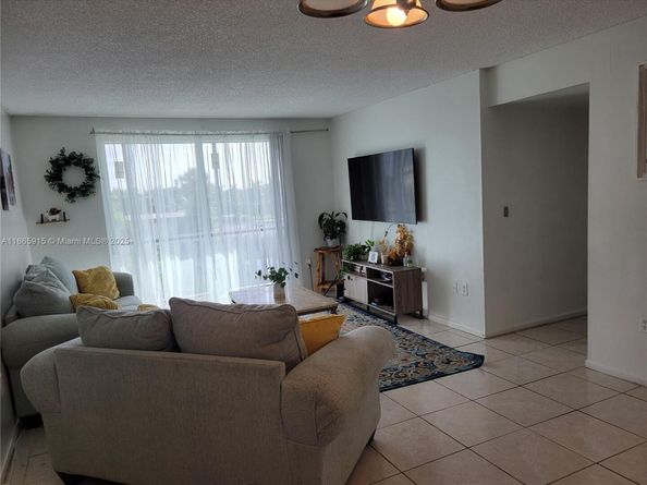 919 Hillcrest Dr 306, Hollywood FL 33021