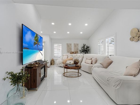 741 SW 99th Ct Cir, Miami FL 33174