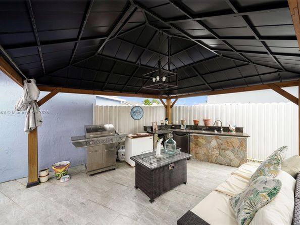 741 SW 99th Ct Cir, Miami FL 33174