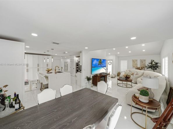 741 SW 99th Ct Cir, Miami FL 33174