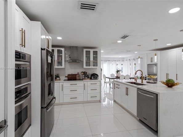 741 SW 99th Ct Cir, Miami FL 33174