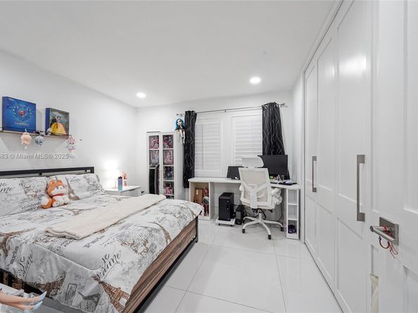 741 SW 99th Ct Cir, Miami FL 33174