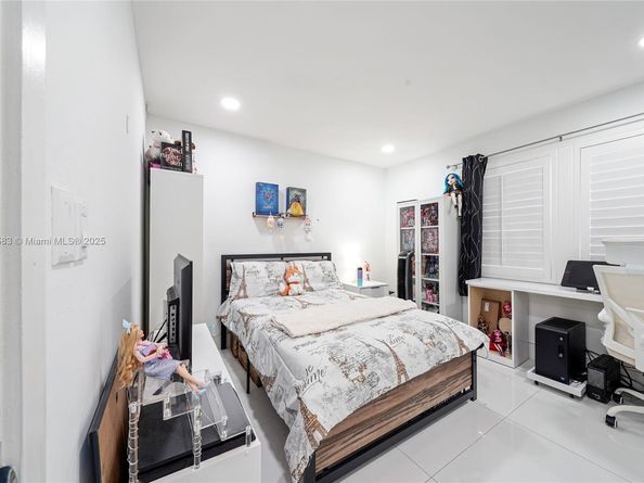 741 SW 99th Ct Cir, Miami FL 33174