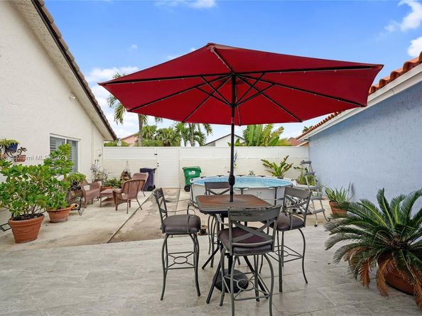 741 SW 99th Ct Cir, Miami FL 33174