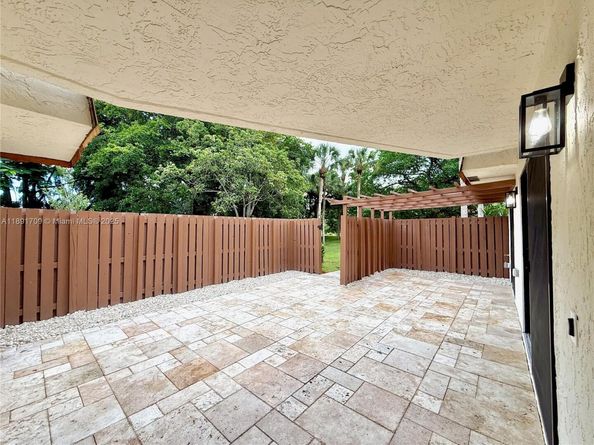 8429 N Coral Cir, North Lauderdale FL 33068