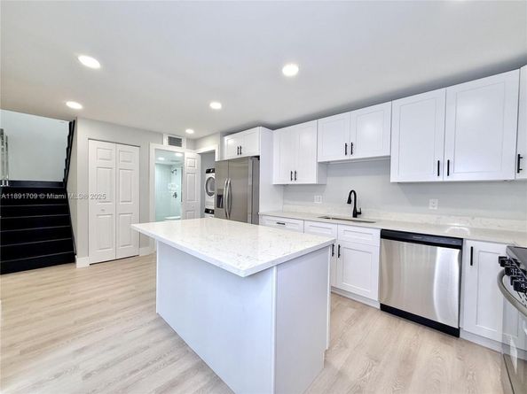 8429 N Coral Cir, North Lauderdale FL 33068