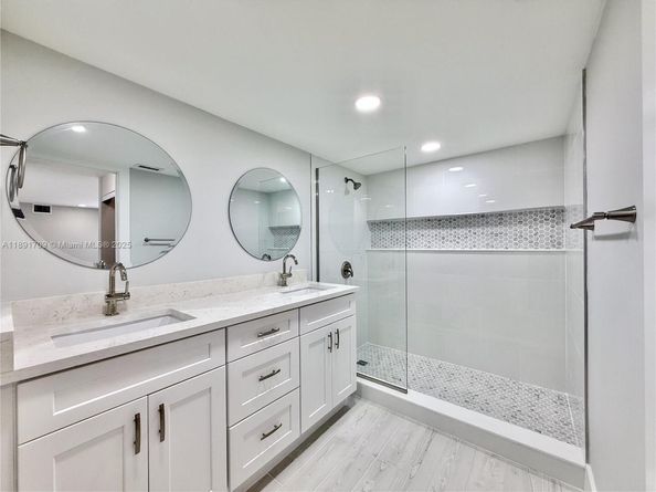8429 N Coral Cir, North Lauderdale FL 33068