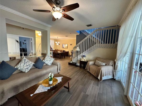 1561 SW 187th Ave, Pembroke Pines FL 33029