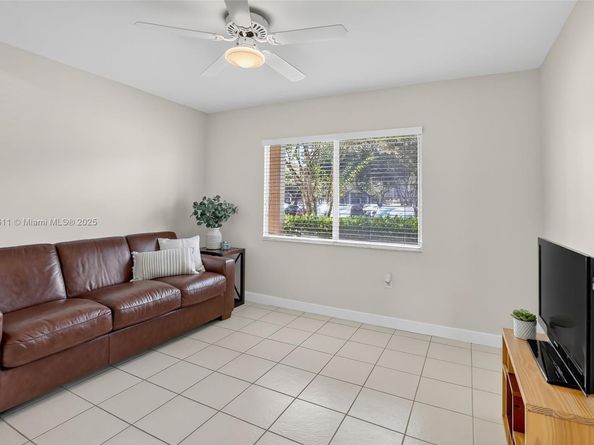 13705 SW 12th St 103B, Pembroke Pines FL 33027