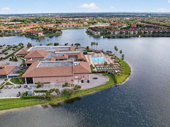 13705 SW 12th St 103B, Pembroke Pines FL 33027