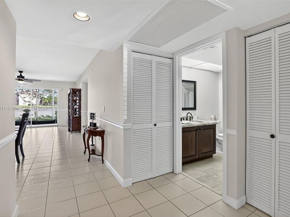 13705 SW 12th St 103B, Pembroke Pines FL 33027