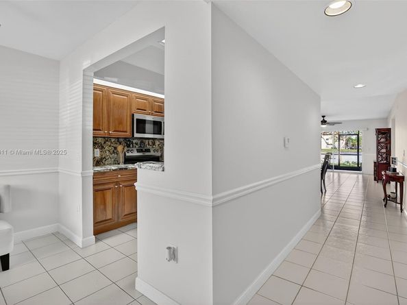 13705 SW 12th St 103B, Pembroke Pines FL 33027