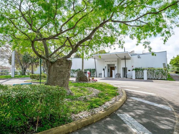 13705 SW 12th St 103B, Pembroke Pines FL 33027