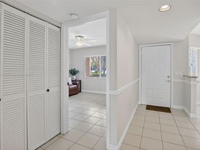 13705 SW 12th St 103B, Pembroke Pines FL 33027