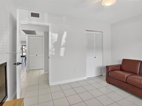 13705 SW 12th St 103B, Pembroke Pines FL 33027