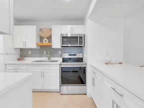 927 NE 199th St 202, Miami FL 33179