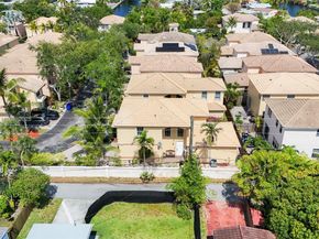 1282 Grant Ct, Hollywood FL 33019