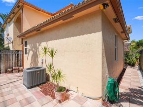 1282 Grant Ct, Hollywood FL 33019