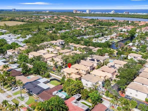 1282 Grant Ct, Hollywood FL 33019