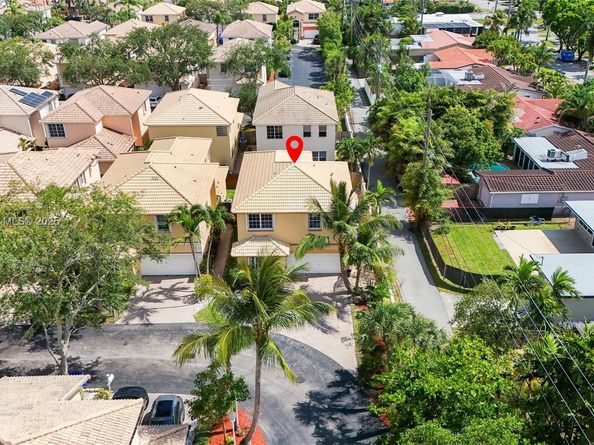 1282 Grant Ct, Hollywood FL 33019