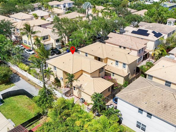 1282 Grant Ct, Hollywood FL 33019