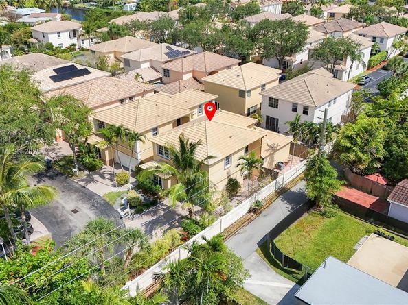 1282 Grant Ct, Hollywood FL 33019