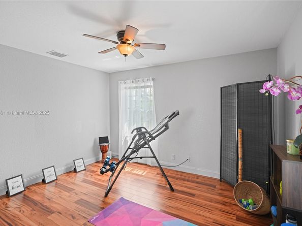 1282 Grant Ct, Hollywood FL 33019