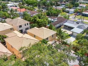 1282 Grant Ct, Hollywood FL 33019