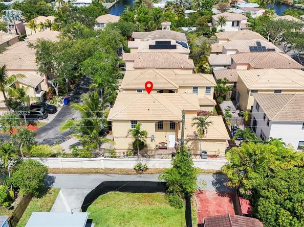 1282 Grant Ct, Hollywood FL 33019