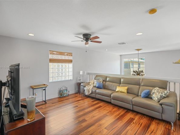 1282 Grant Ct, Hollywood FL 33019