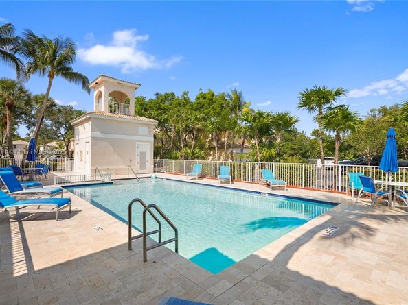 1282 Grant Ct, Hollywood FL 33019