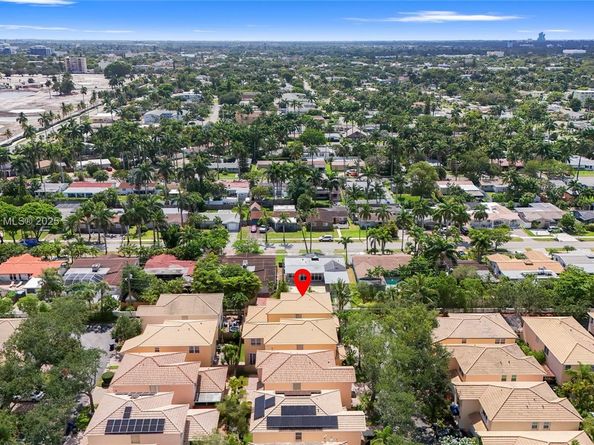 1282 Grant Ct, Hollywood FL 33019