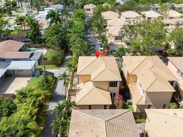 1282 Grant Ct, Hollywood FL 33019