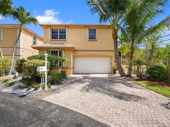 1282 Grant Ct, Hollywood FL 33019