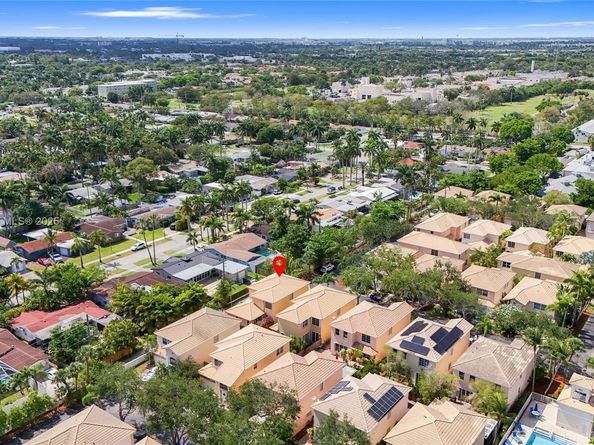 1282 Grant Ct, Hollywood FL 33019